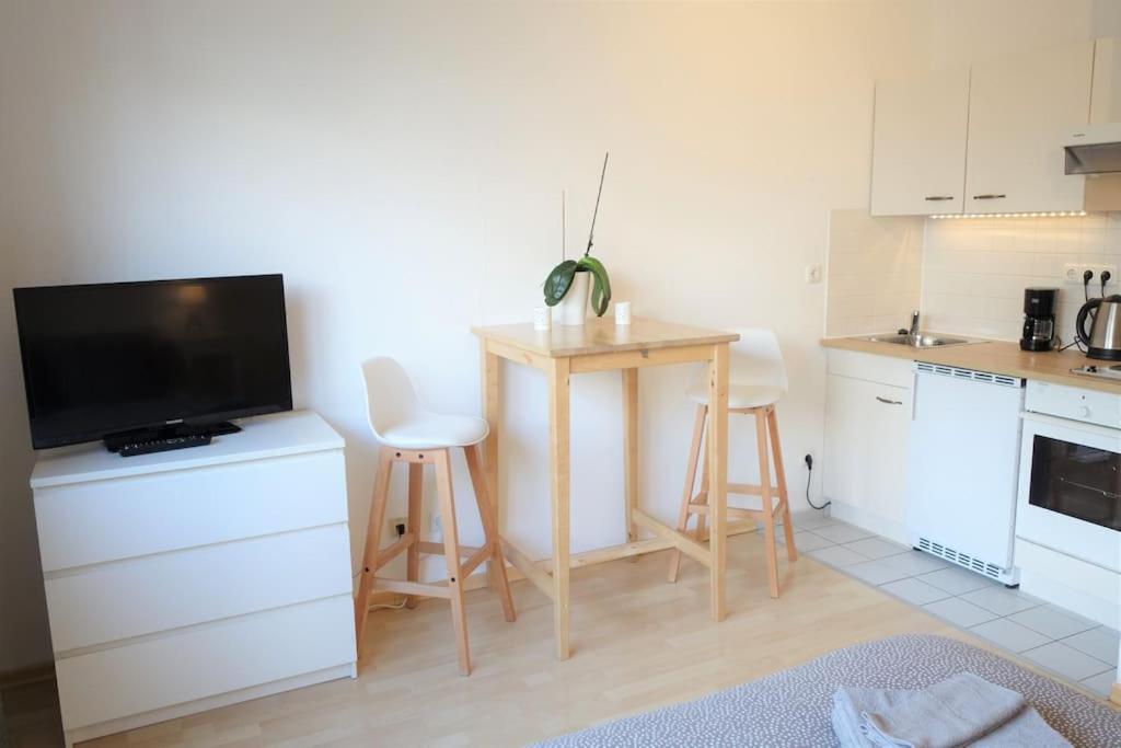 Studio In Dresden Neustadt Balcony And Parking Exterior photo